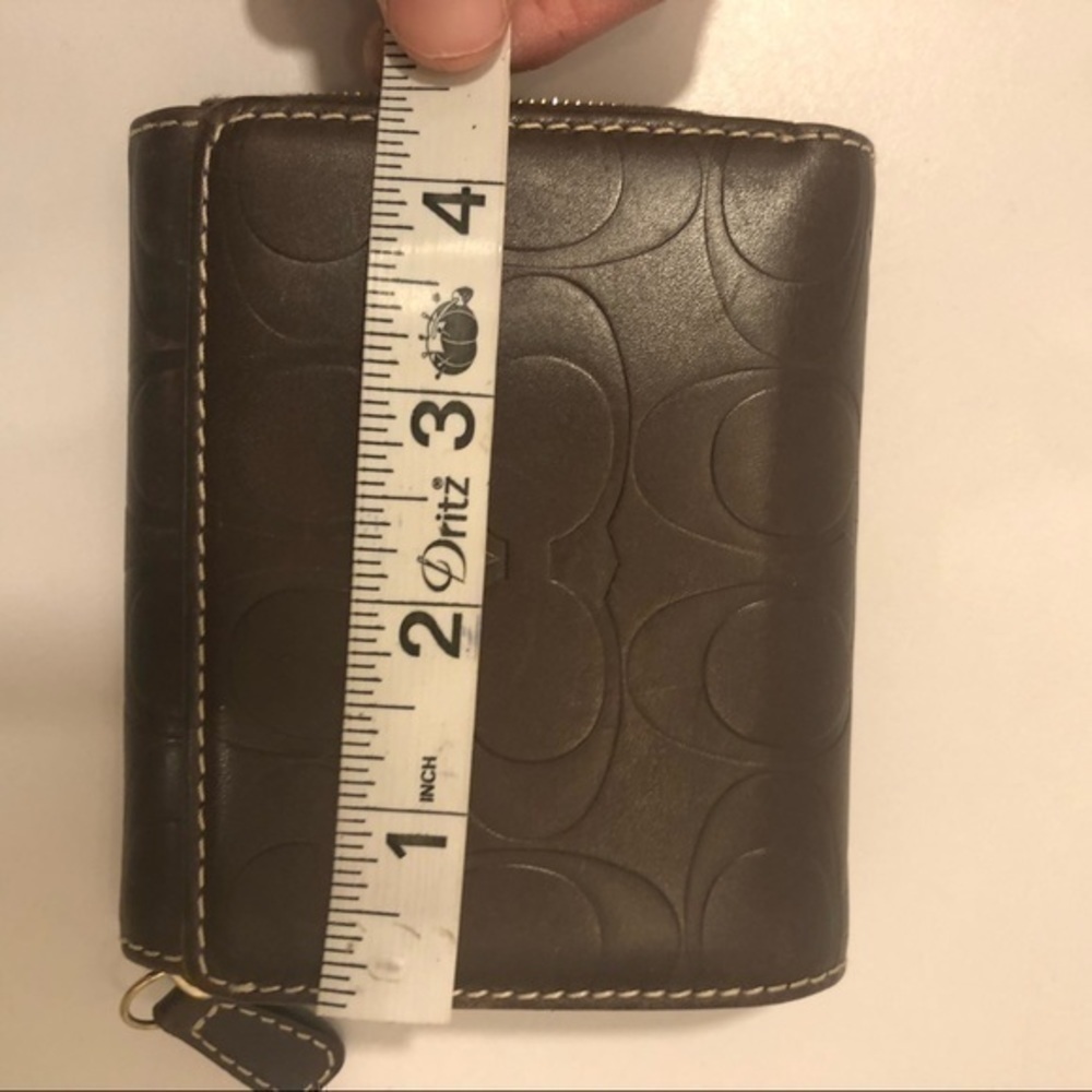 Coach brown leather embossed c compact wallet - Picture 3 of 13